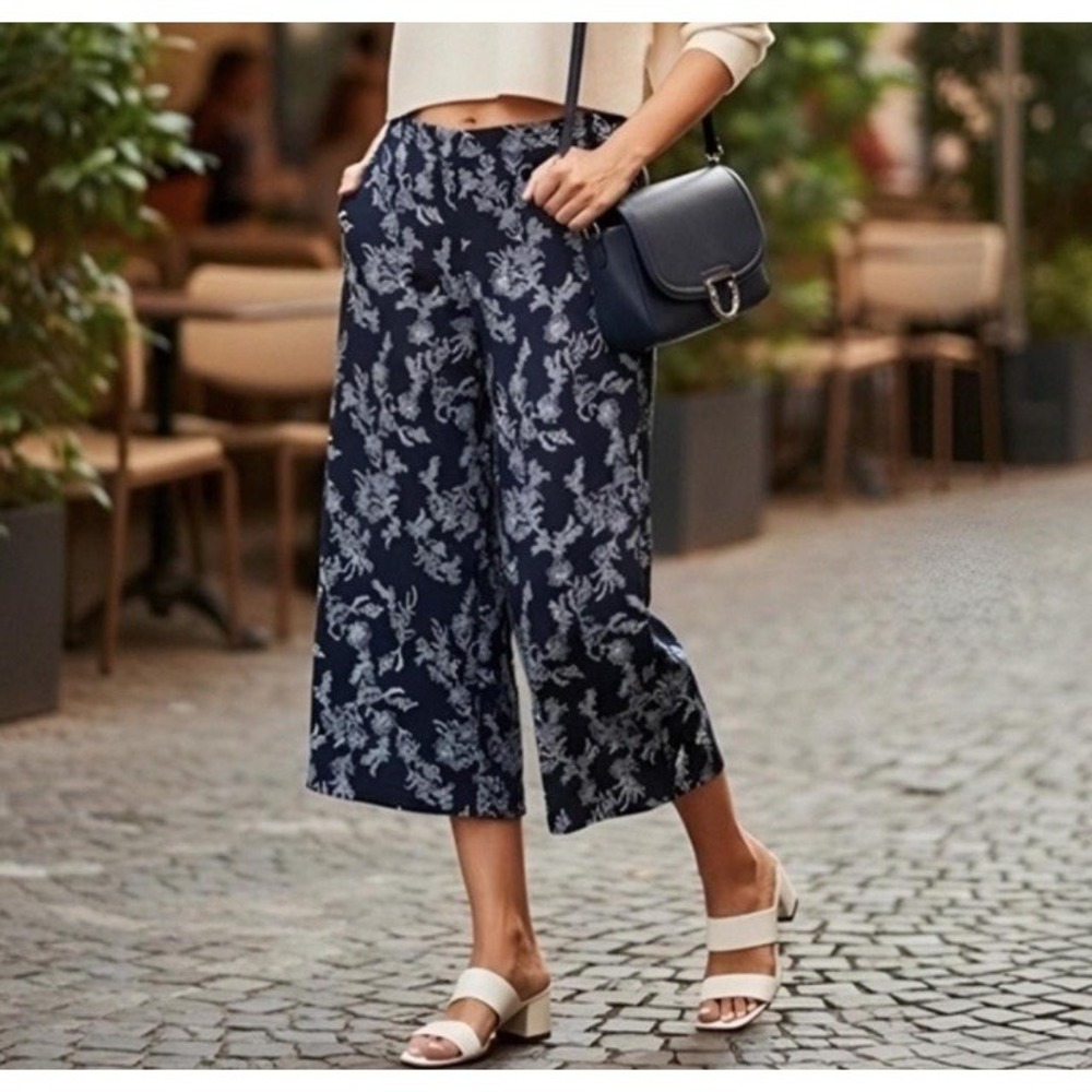 J. Jill Wearever Wide Leg Knit Crops Womens Size XS Navy Blue Floral‎